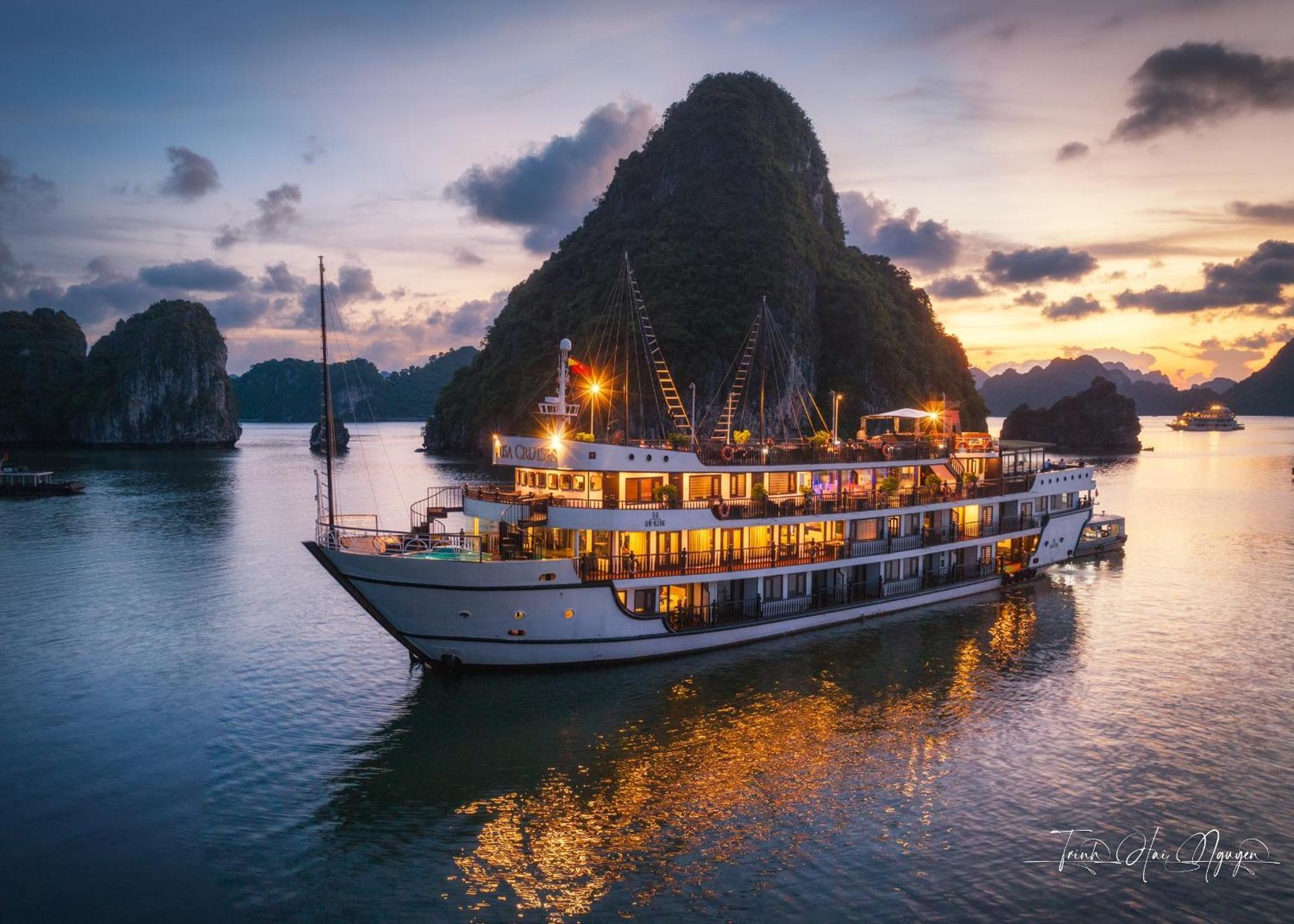 Alisa Premier Cruise Hotel Ha Long Exterior photo