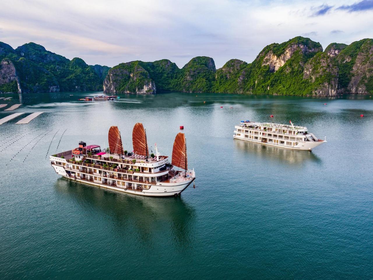 Alisa Premier Cruise Hotel Ha Long Exterior photo