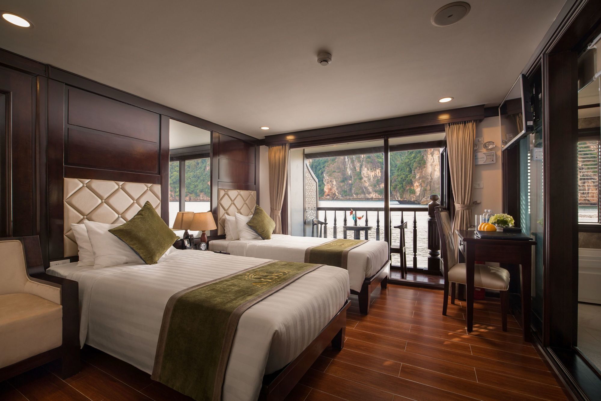 Alisa Premier Cruise Hotel Ha Long Exterior photo
